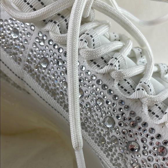 Steve Madden Women's White Athletic Sneakers Size 9 - Picture 1 of 12